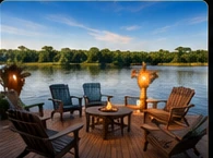 Deck diante do lago ao entardecer